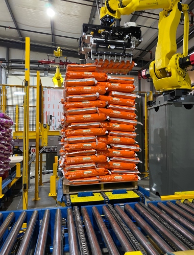 Alba Manufacturing – Automation That Flies to Feed the Birds! Alba Manufacturing - Automation That Flies to Feed the Birds!